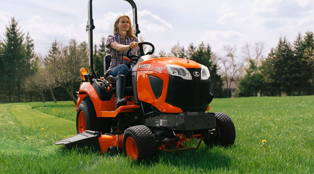 Tracteur sous-compact : un allié polyvalent pour votre propriété